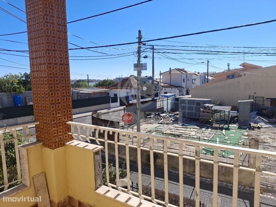 Apartamento T2 em Moradia