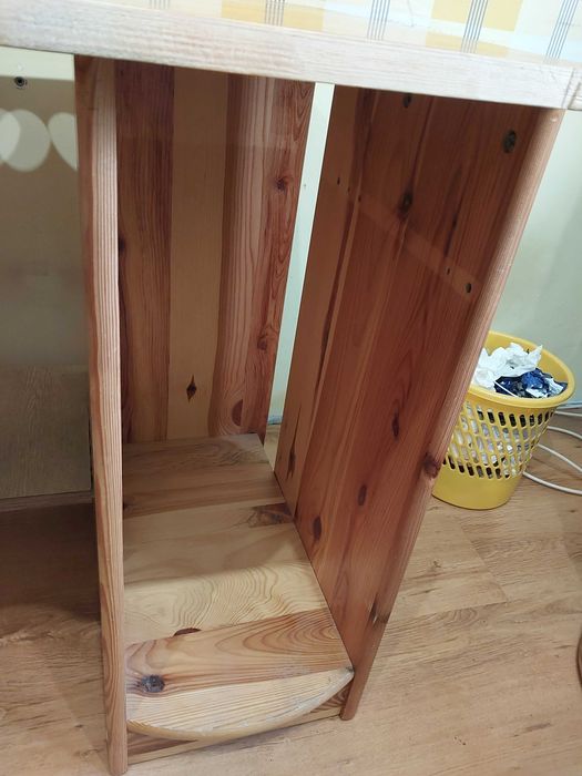 biurko z drewna sosnowego