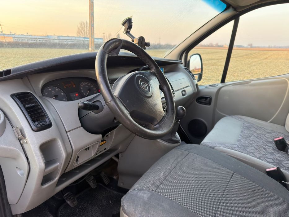 Opel Vivaro 1.9D 2005r, 9 osobowy klimatyzacja