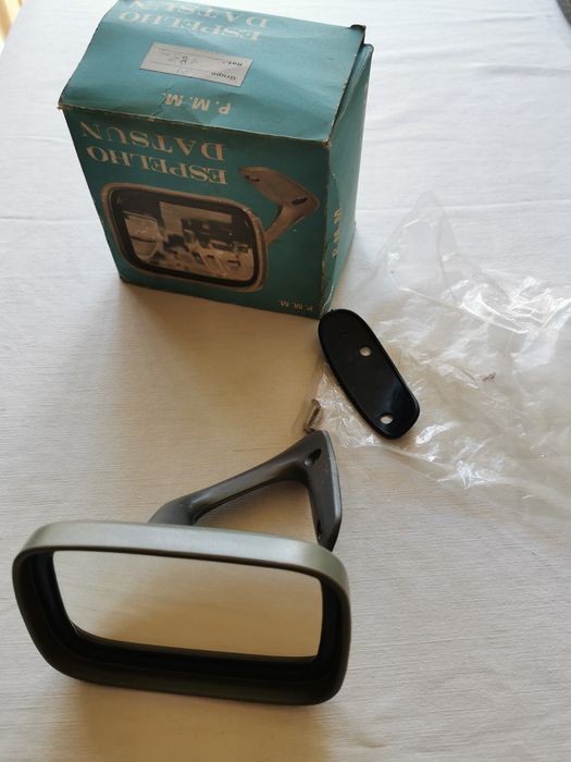 Datsum 1200 retrovisor esquerdo.