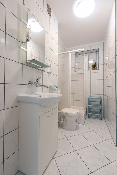 Kwatera, pokoje gościnne z łazienkami noclegi, darmowy parking Krynica