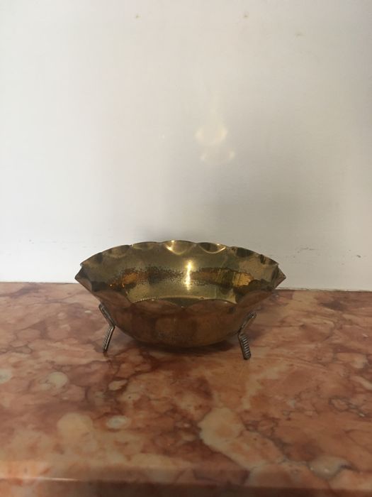 Taça em metal muito antigo