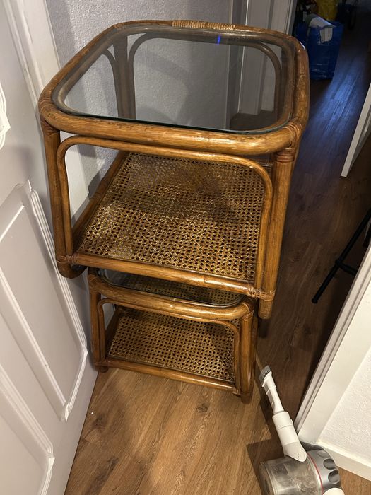 Par de mesas de cabeceira ou de apoio em bambu e vidro