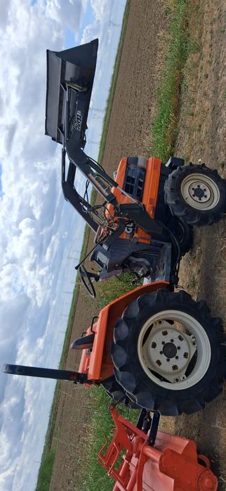 Tratror kubota com carregador frotal e frese