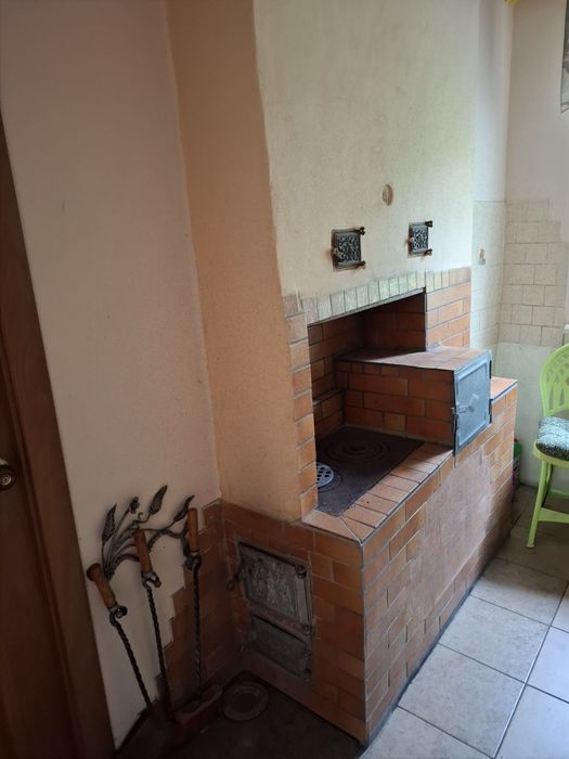 Цегляний будинок в селі Мотовилівська Слобідка, є піч