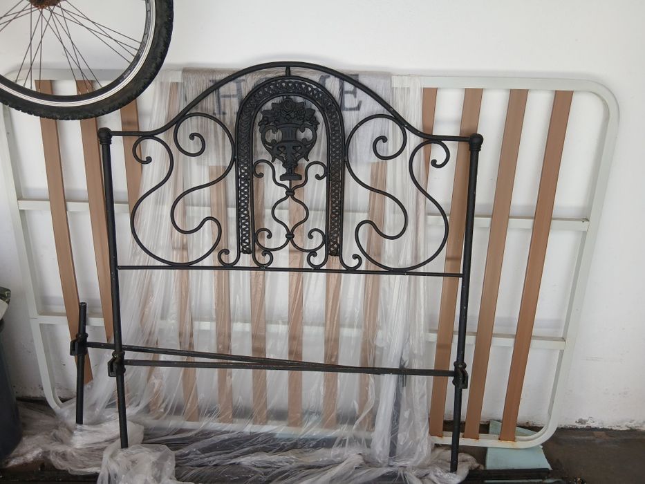Cama de ferro antiga+estrado