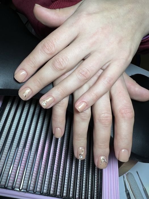 Безкоштовно,манікюр,нарощування нігтів