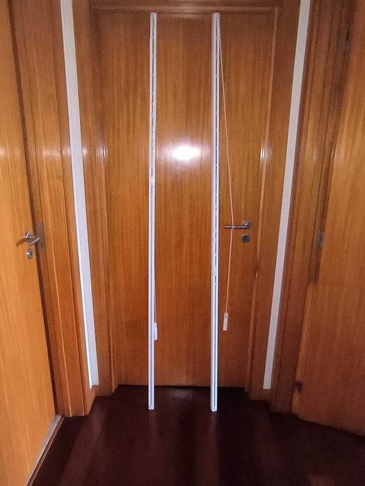 Duas calhas de teto para cortinados de onda (como novas)