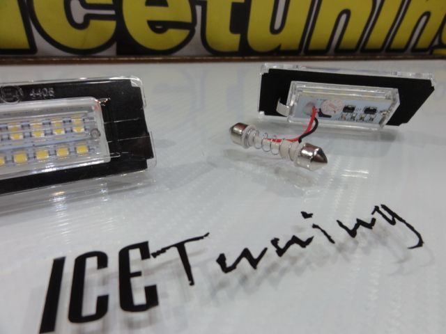 Suporte de lâmpada de matricula com led branco para Mini R56 / R57 / R58 / R59