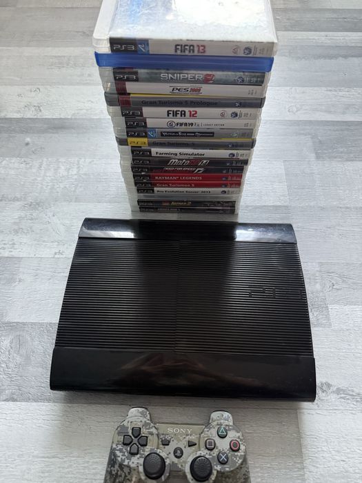 PlayStation 3 + Pad + okablowanie + zestaw 18 gier