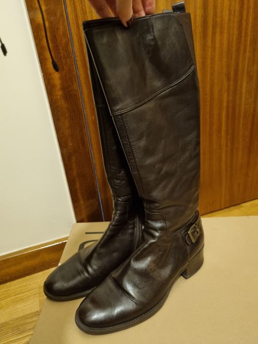 Botas em Pele Castanho