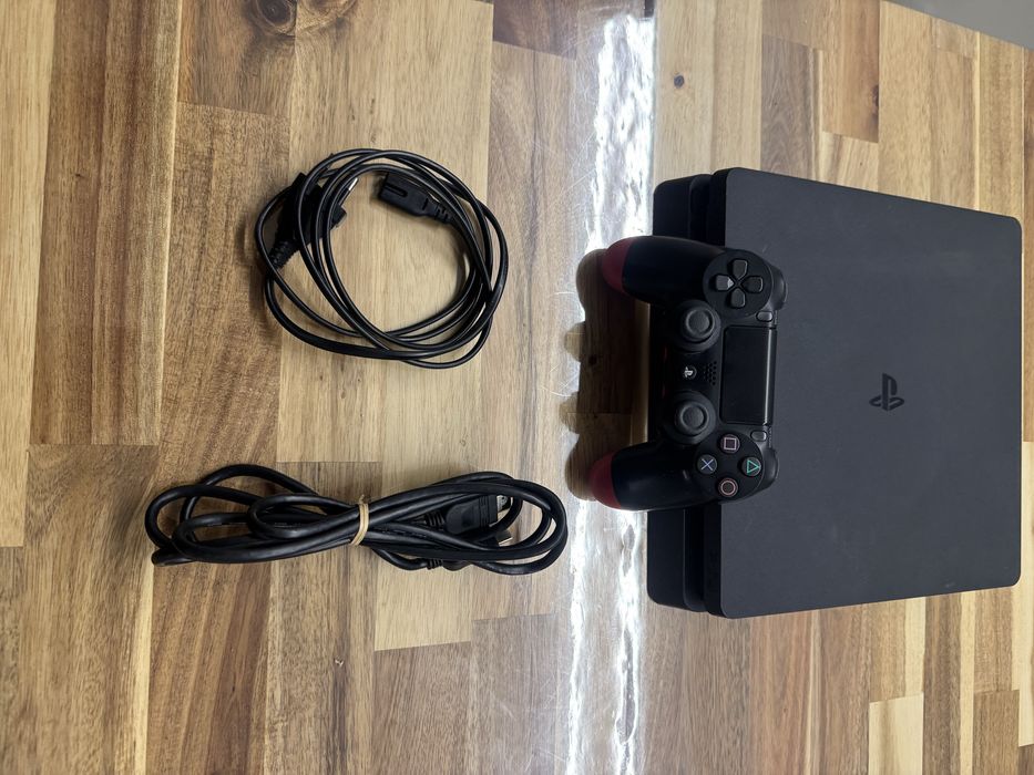 Ps4 slim . . . .