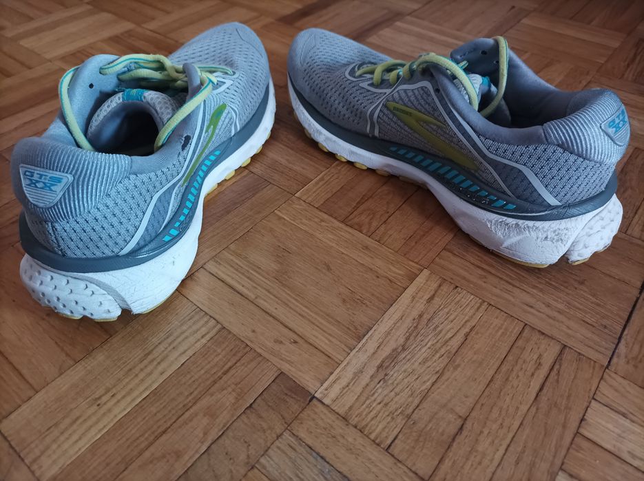 Buty sportowe do biegania damskie Brooks Adrenalinę GTS 20