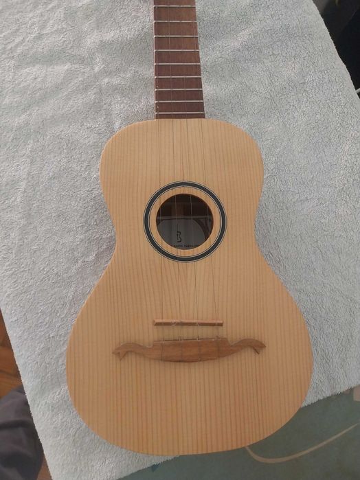 Cavaquinho APC 100 Boca Redonda Spruce Maciço Carrilhão