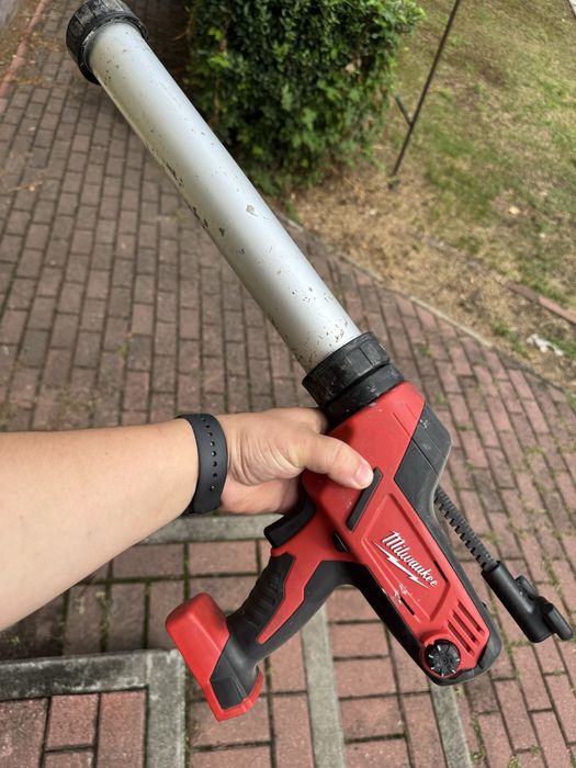 Wyciskarka do silikonu milwaukee 18v 600ml używana sprawna