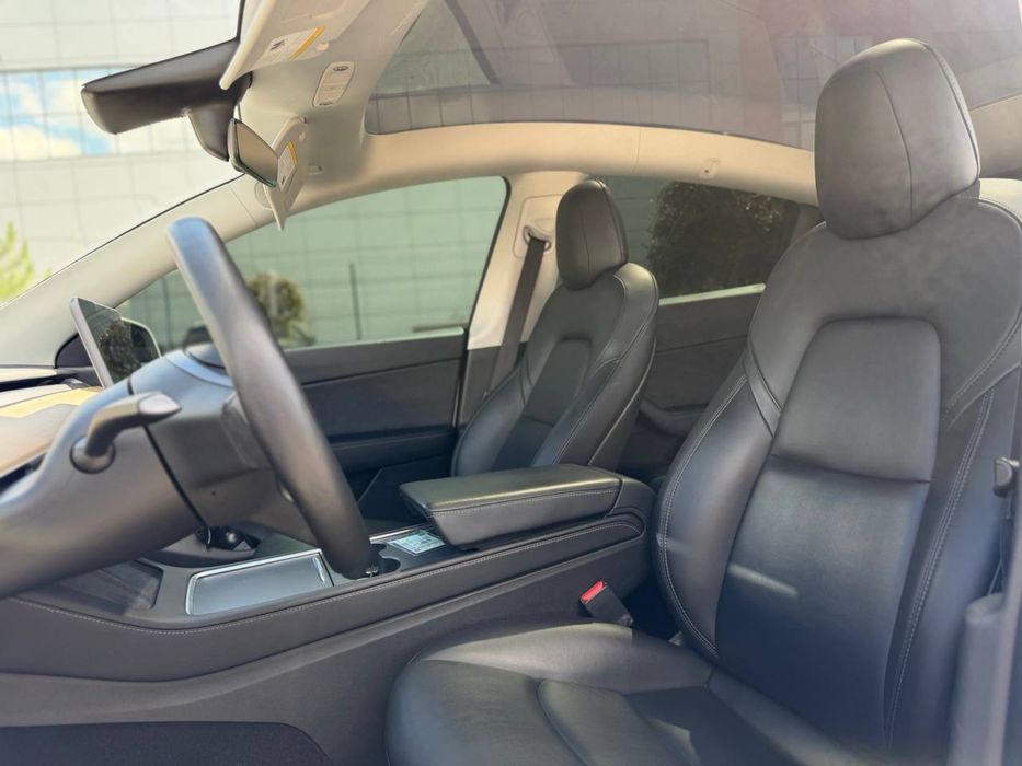 Tesla model Y 2021 года