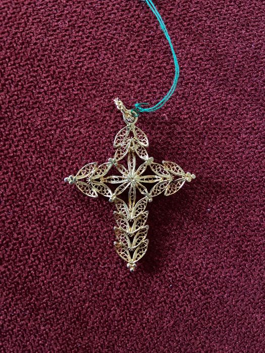 Pendente cruz filigrana prata dourada marcada