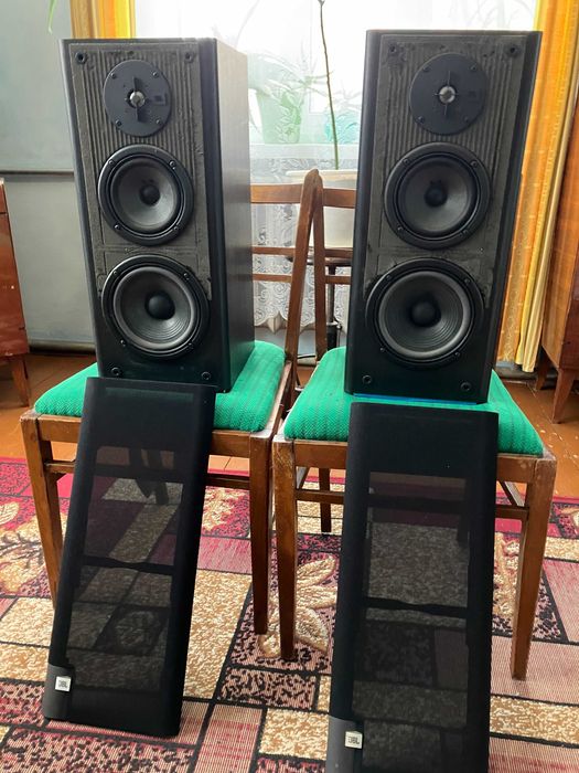 Акустичні колонки JBL LX 400G.