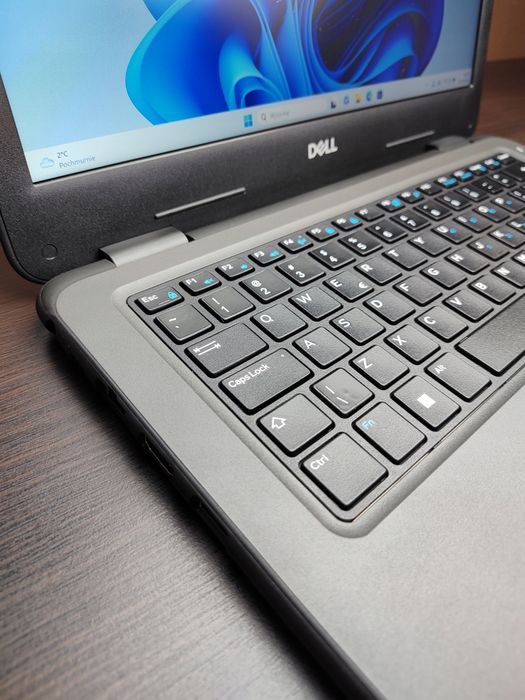 SOLIDNY Dell Latitude 3310 i5-8265U 8GB RAM 256SSD Win11
