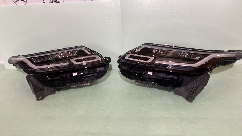 Range rover velar фари  j8a2-13w030-eg j8a2-13w029-eg 2019 рік