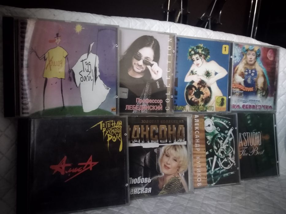 CD диски хитов восьмидесятых и девяностых годов