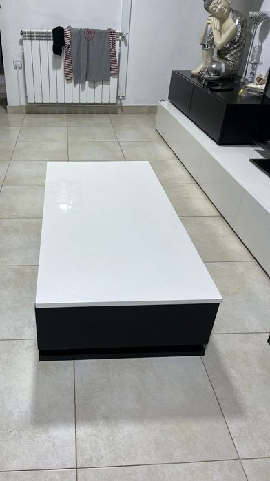 Mesa de sala ou de arrumos