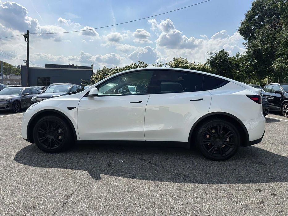 Tesla Model Y Long Range      2021