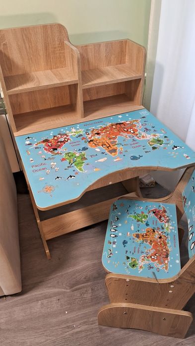 Дитячий стіл зі стільчиком