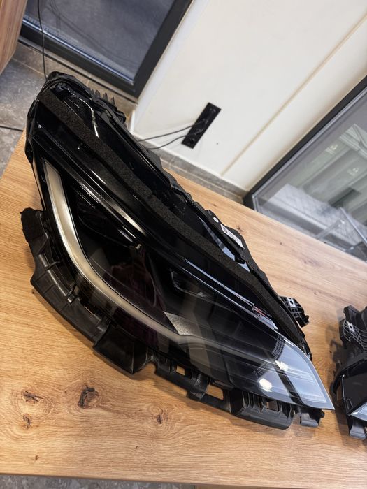 Фари на Tesla Model 3 HIGHLAND ЄВРОПА. Оригінал.