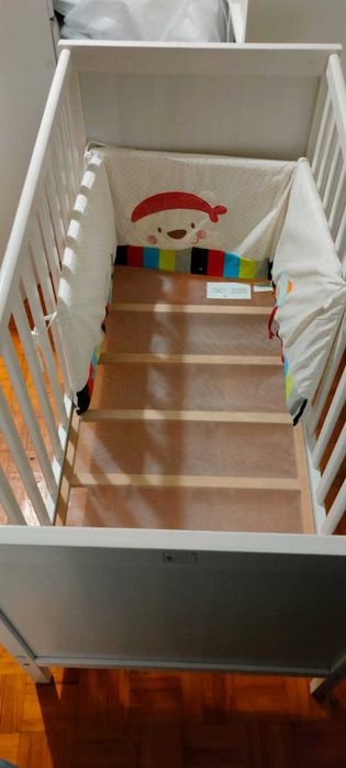 Berço 60 x 120 com colchão novo e extras.