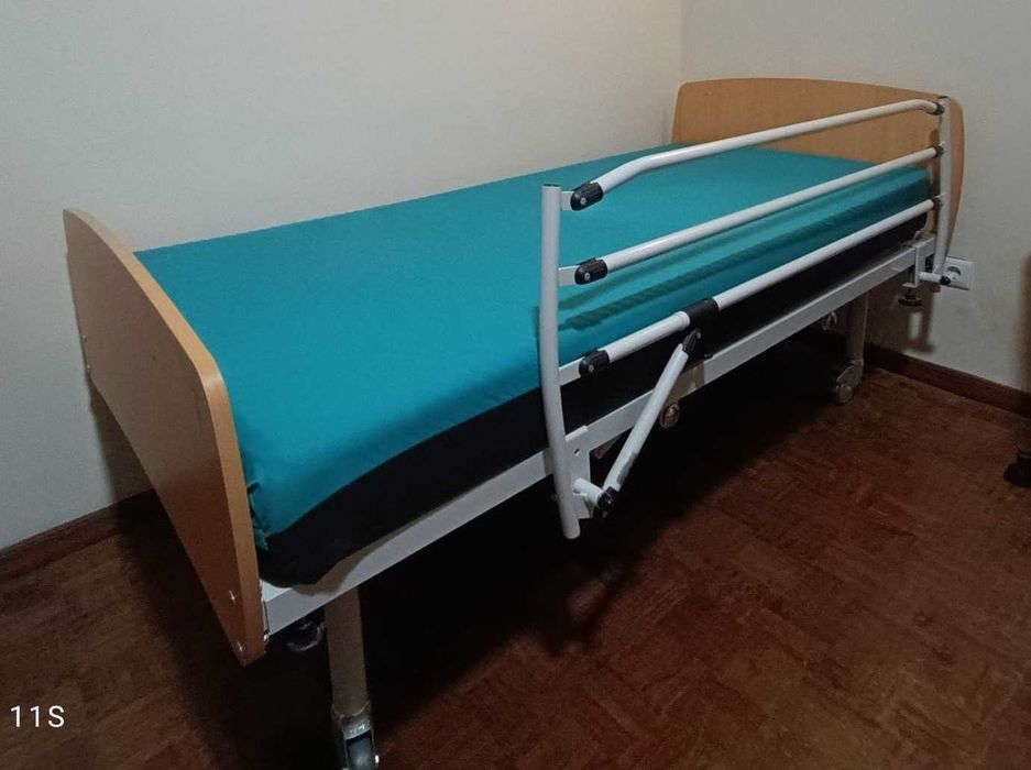 Conjunto Cama Articulada Elétrica + Mesa de Apoio + Elevador WC