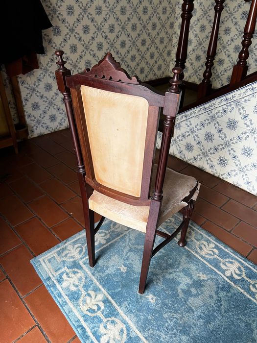 Cadeiras Antigas em Madeira