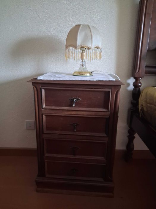 quarto vintage completo - madeira maciça e charme clássico. Como novo.