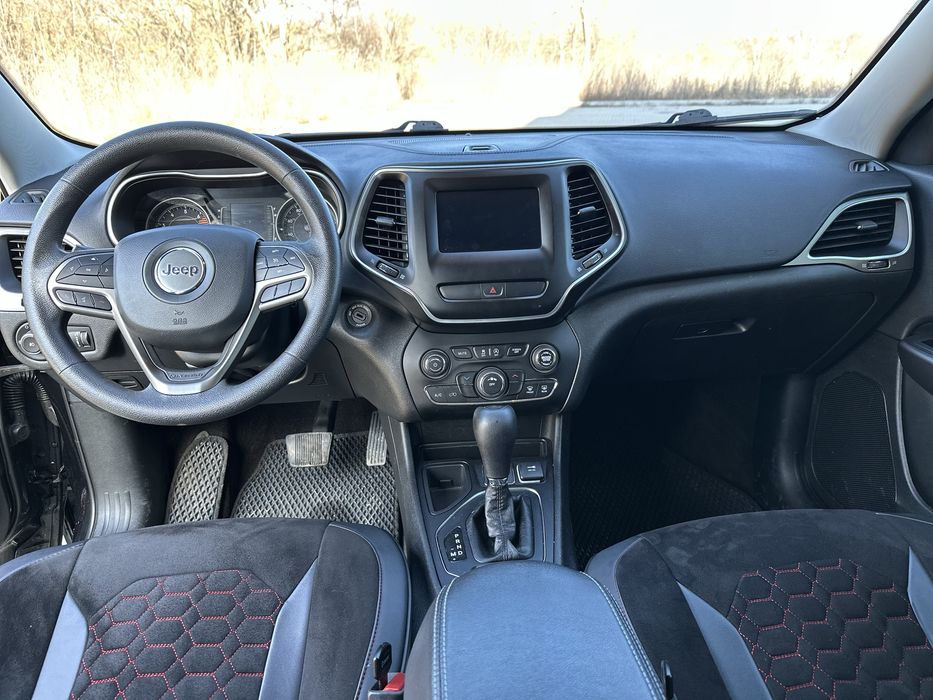 Джип Чироки 2.4 бензин