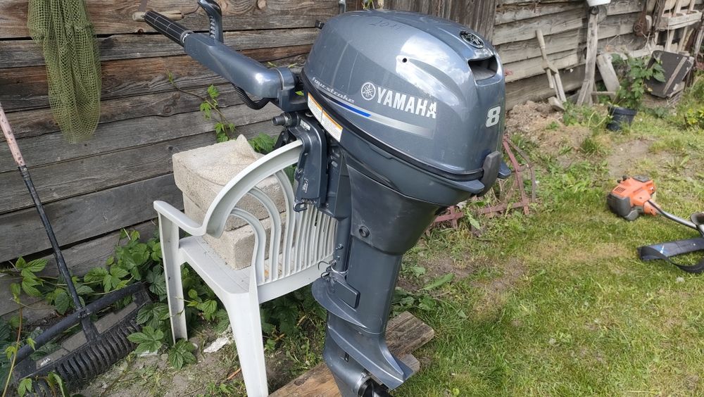 Yamaha 8kM silnik do łodzi pontonu