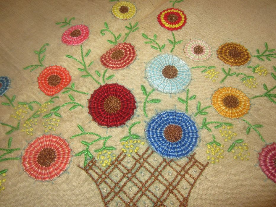 Bela  Toalha Linho do Tear Bordada Manualmente