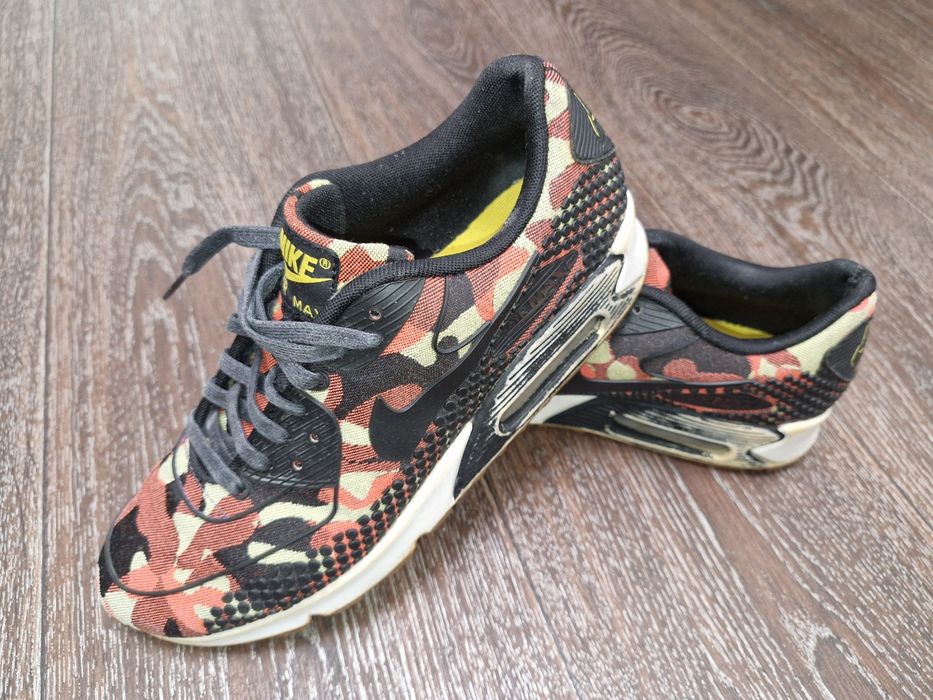 Продам женские кроссовки NIKE AIR MAX в хорошем состоянии.