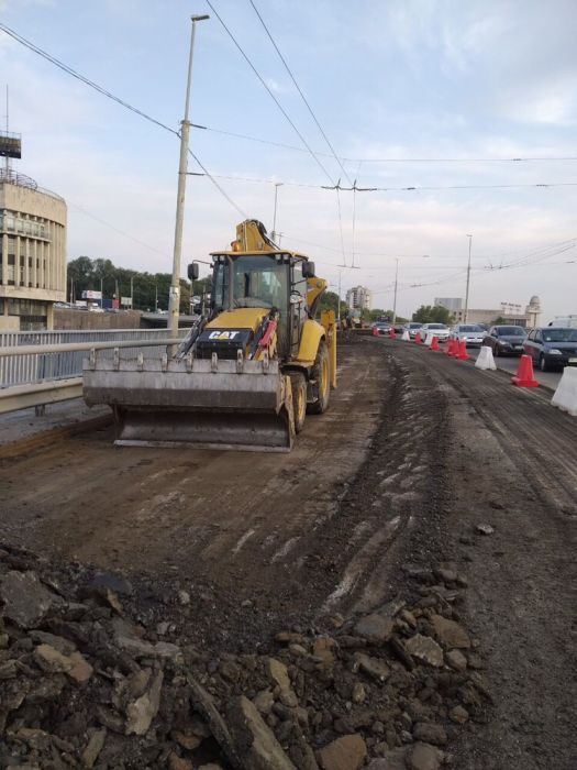 Услуги экскаватора-погрузчика гидромолота JCB 3CX,JCB 4CX.Caterpillar