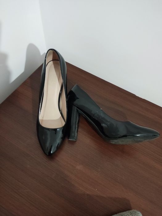 Buty na obcasie Mohito