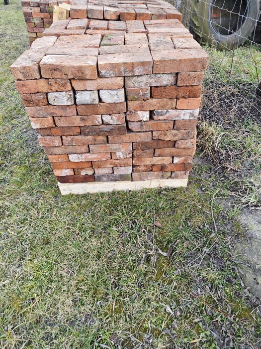 Cagła czerwona pełna.