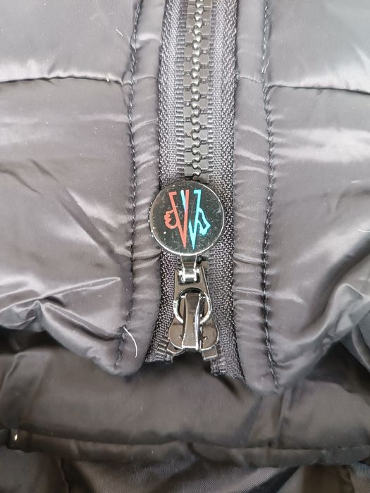 Casaco Moncler impecável