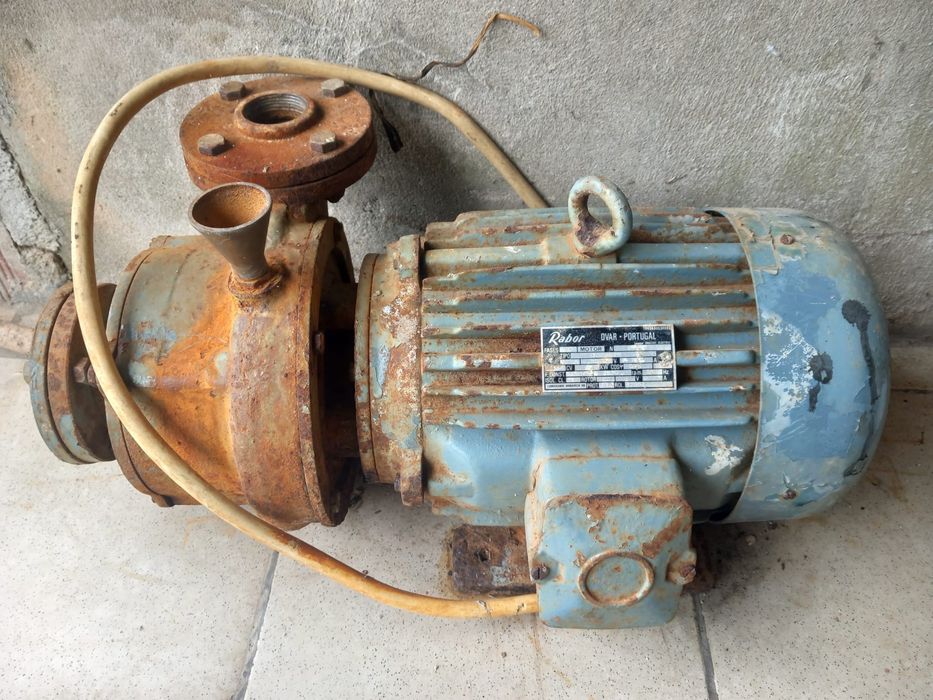 Motor eletrico trifasico com bomba de água- Rabot