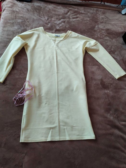 Нова яскрава сукня