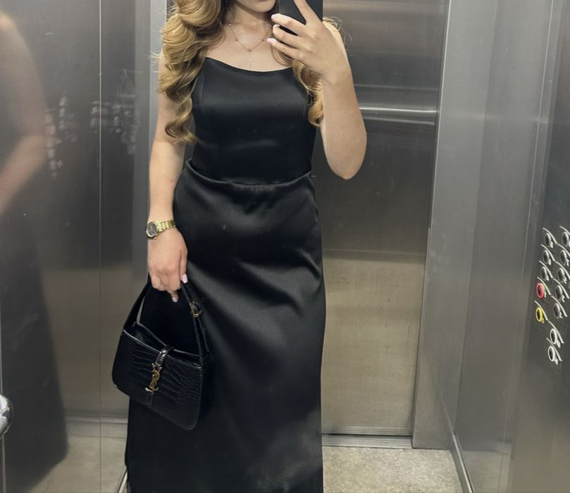 Вишукана сатинова сукня