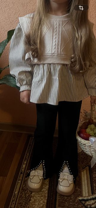 Продам нарядний костюм для дівчинки