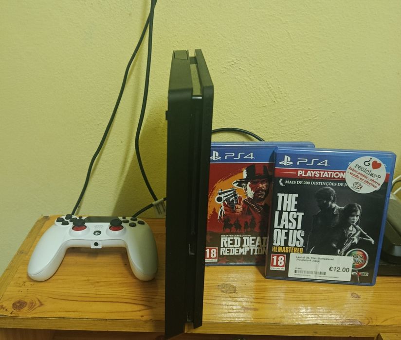 Ps4 slim 1TB ( Garantia de 3 anos)