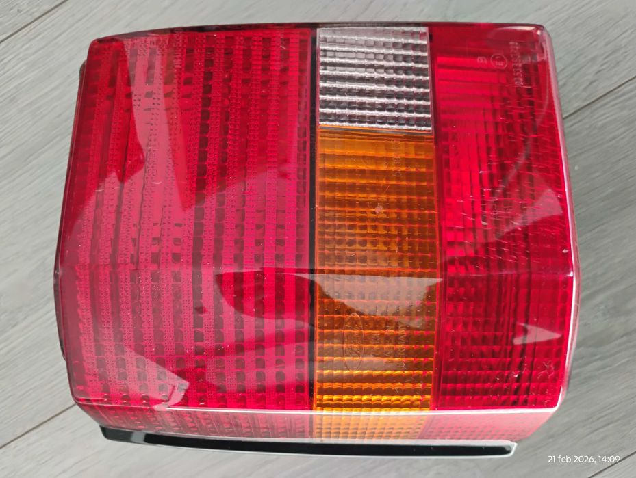 Farolim traseiro Drt  ou Esq Escort cabrio Mk4