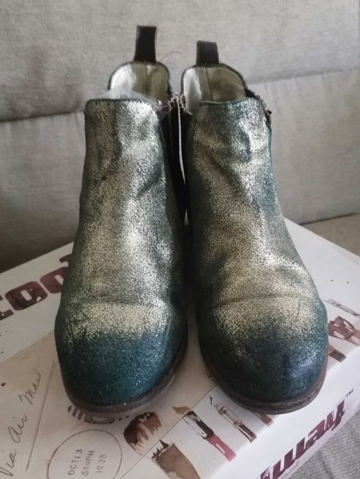 Botins dourados rasos da Coolway