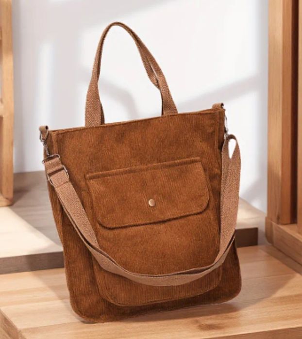 Nowa brązowa torebka rączki są takiego samego koloru jak torba