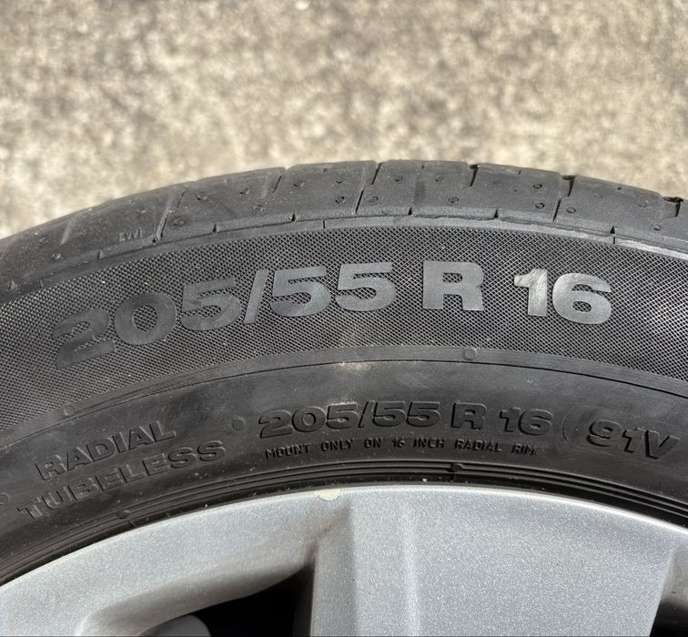 Jantes 16" BMW (F40) + Pneus Michelin/Continental Semi-Novos (205/55 R16)
